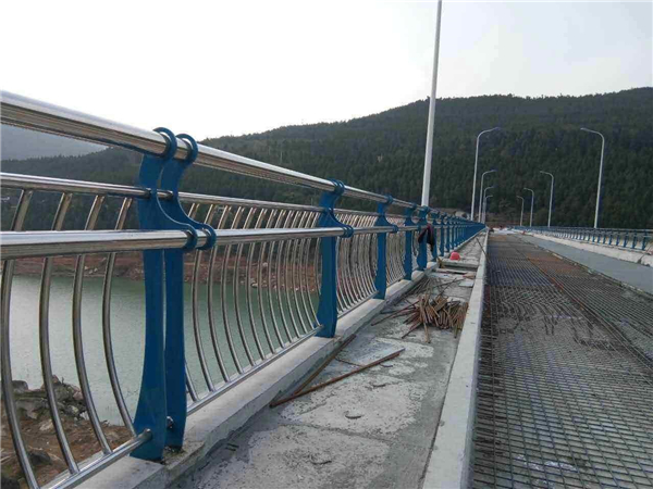 池州不锈钢桥梁护栏的特点及其在桥梁安全中的重要作用